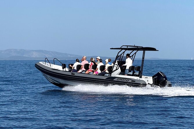 3 Islands Speedboat Tour: Golden Horn, Blue Lagoon & Jelsa Town - The guide can shape the whole outing