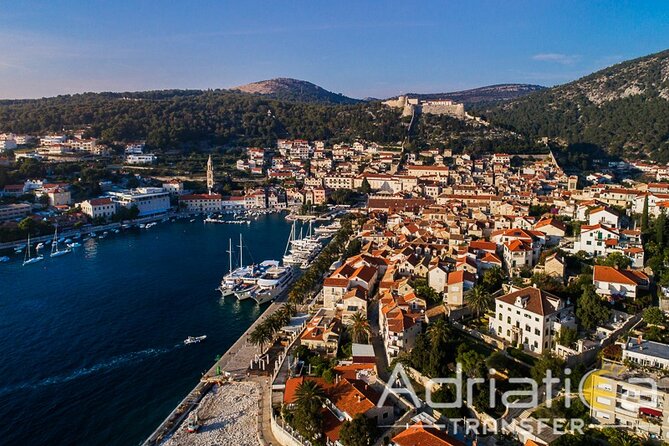 4 Islands Tour from Split to Zlatni Rat, Hvar & Pakleni Islands - Boat Comfort, Crew, and Conditions at Sea
