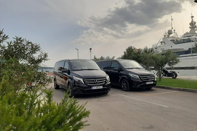 Airport shuttle - Choosing between a car, van, or bus