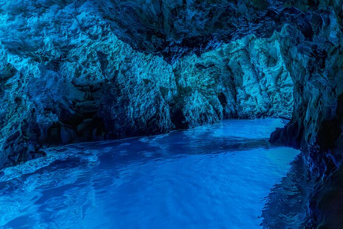 Blue Cave and Hvar 5 Islands speedboat tour | from Split&Trogir - Small group advantages and limits