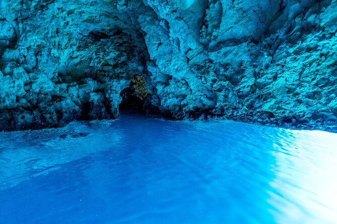 Blue Cave and Hvar 5 Islands speedboat tour | from Split&Trogir - Stiniva Cove and the 30-minute photo stop