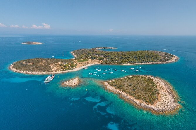 Blue cave & Hvar (5 Islands) private tour from Split or Trogir - An Hour in Komiža on Vis Island
