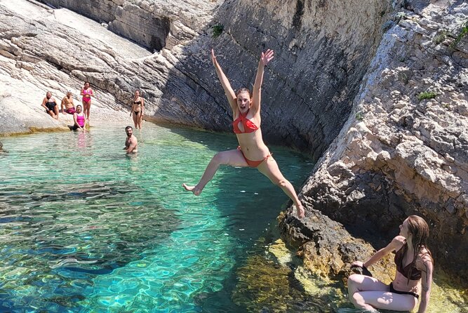 Blue Cave & Hvar, 5 Islands Speedboat with Luxury Seats in Shade - The shaded speedboat is a major part of the value