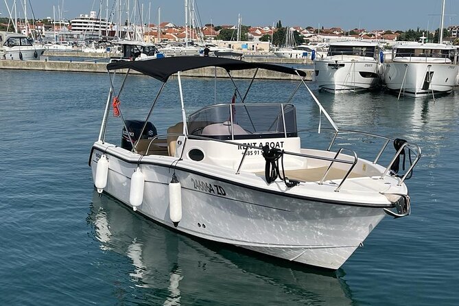 BLUE LAGON & 3 islands full day private speedboat tour - The private format and guide Vedran