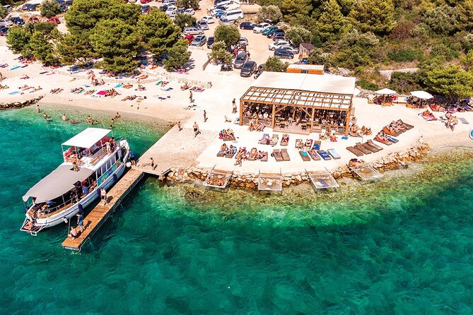 Blue Lagoon and 3 Island Boat Tour with Food and Drinks Included - Burger lunch with a useful choice of mains