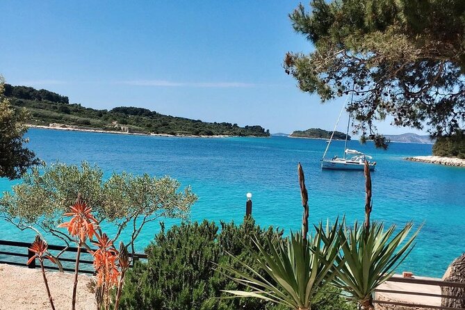 Blue Lagoon and 3 Islands Speedboat Tour from Trogir - What the small boat changes