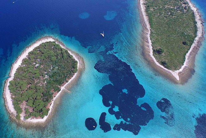 "Blue Lagoon" Half day Chill out tour from Trogir - Maslinica from 10:45 to 12:00