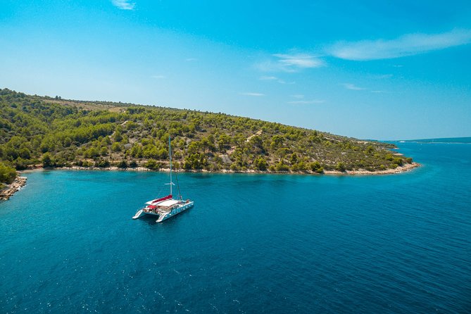 Blue Lagoon, Trogir & Čiovo catamaran tour with Food and Drinks - Seating and the important net question