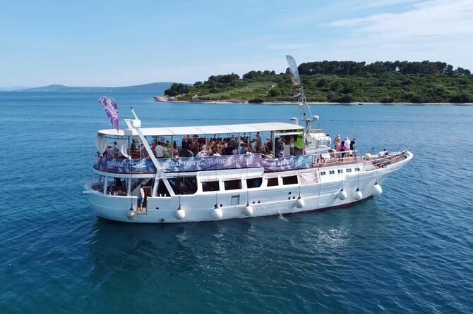 Captain’s Boat Party Split–Blue Lagoon Swim Stop + Free Shots &DJ - What the afternoon feels like in practice