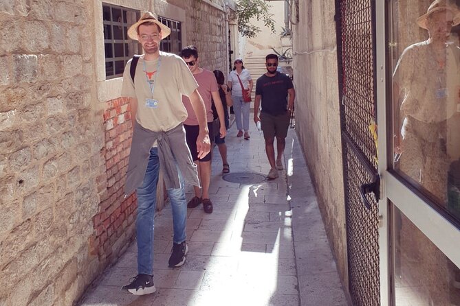 Chill Private Walking Tour of Diocletian's Palace - Starting at the Peristyle, the palace’s grand center