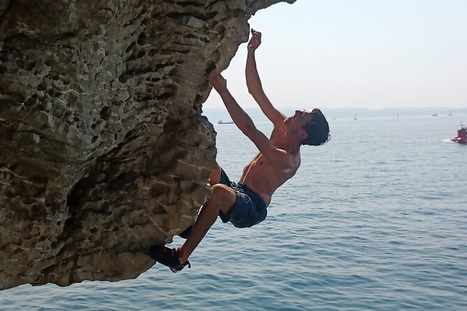 Deep Water Solo and Cliff Jumping Tour in Split - Learning the basics before choosing a route
