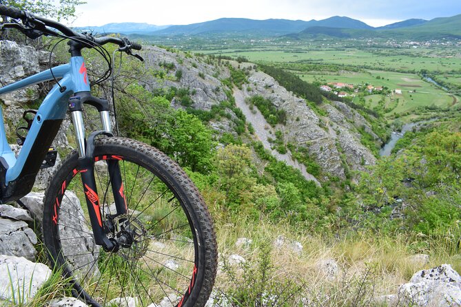Electric bike - day rentals Split, Sinj - What comes with the bike
