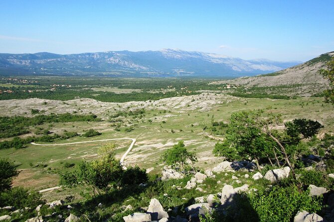 Electric bike - day rentals Split, Sinj - Taking the bike toward the coast