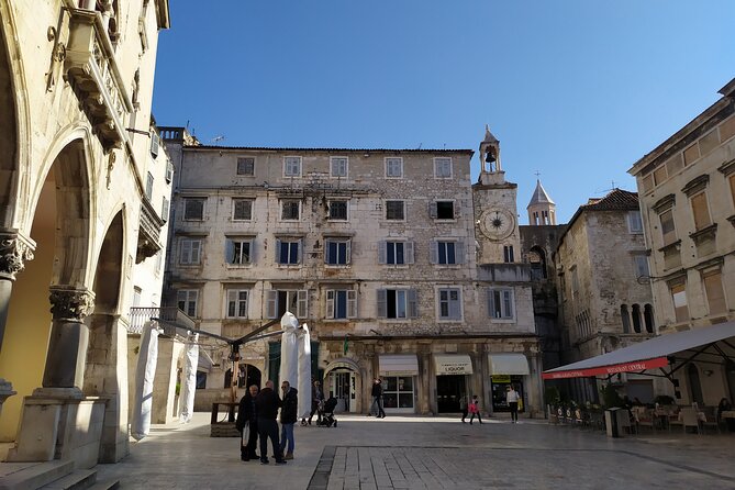 Experience Split With Local Professional Historian - Private - The Vestibule and the emperor’s private side