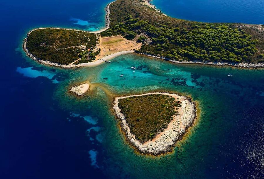 From Hvar: Blue cave group speedboat tour full day - What the speedboat is really like