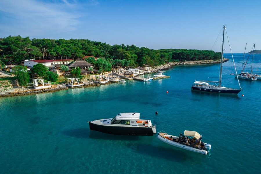 From Split: 3 Islands Half-Day Boat Tour with Blue Lagoon - What the boat ride is really like