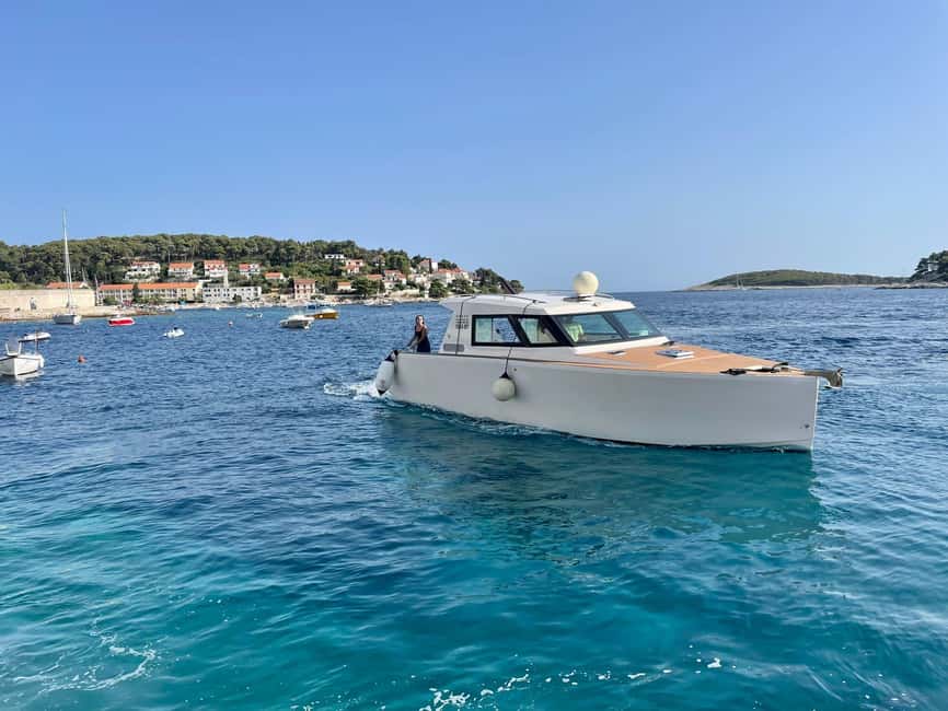 From Split: 5 Islands and Blue Cave Boat Tour - The fast crossing toward Vis and Biševo