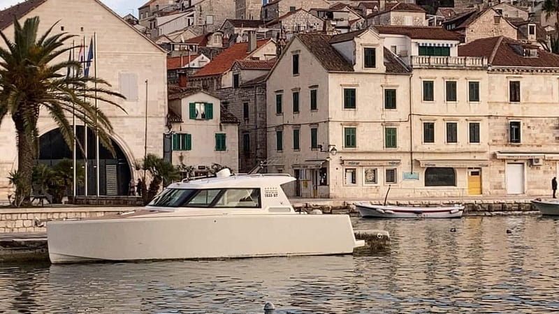 From Split: 5 Islands and Blue Cave Boat Tour - Lunch around the Pakleni Islands