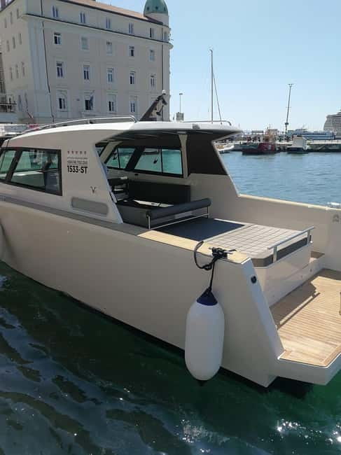 From Split: 5 Islands and Blue Cave Boat Tour - Finding the stand on Split’s Riva