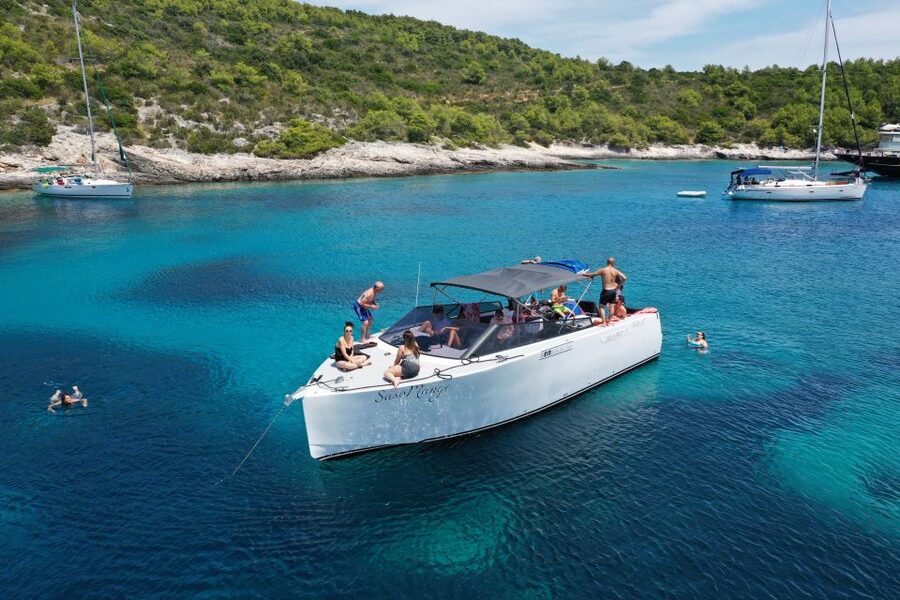 From Split: All-inclusive Blue Cave Tour with Grilled Lunch - Life aboard the 12-person speedboat