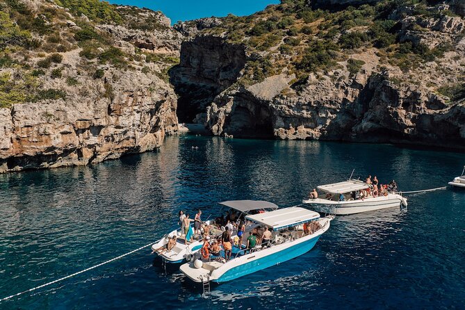 From Split: Blue cave & 5 Islands tour - Boat comfort, crew, and group size