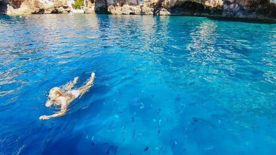 From Split: Blue Cave & 5 Islands with Vis & Hvar Boat Tour - The day in brief
