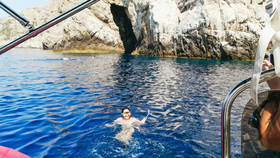 From Split: Blue Cave & 5 Islands with Vis & Hvar Boat Tour - A quick look at the Pakleni Islands