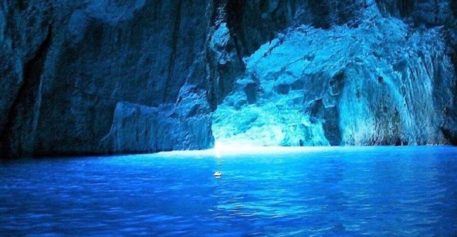 From Split: Blue Cave and 5 islands-Day Tour - Komiža: one hour in a working island village