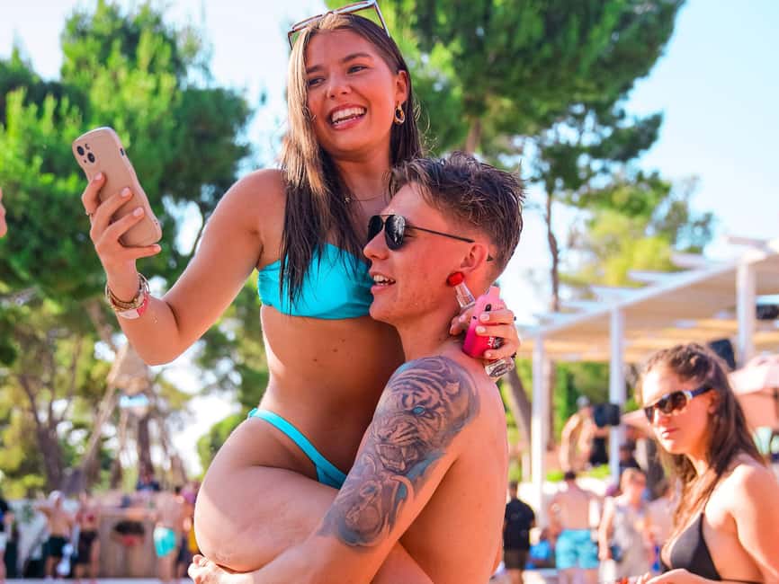 From Split: Brač Island Beach Bar and Pool Party - Pool, sea, cabanas, and sunbeds