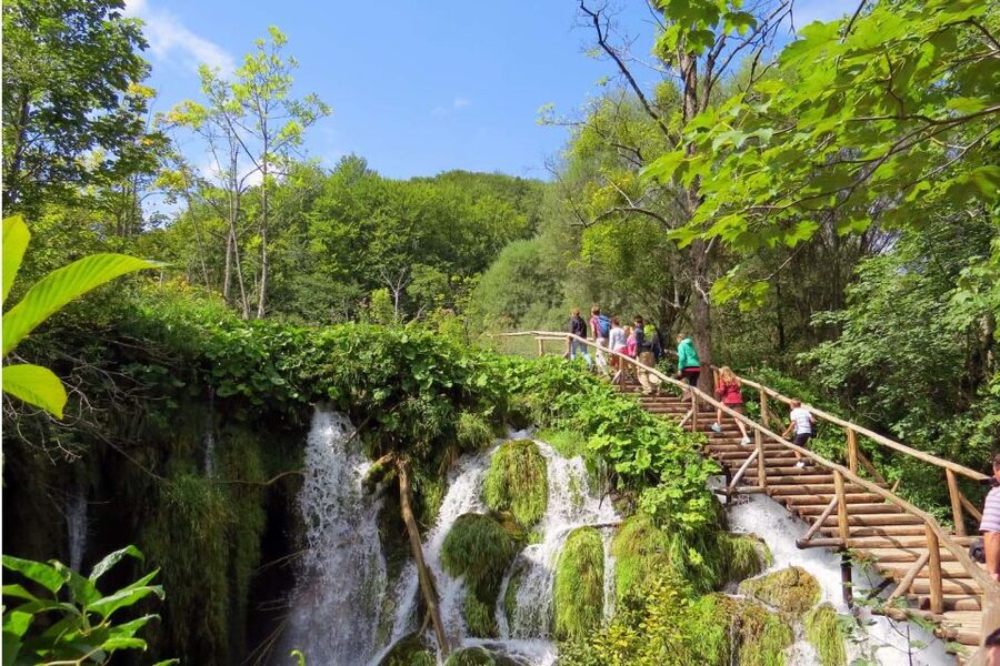 From Split: Plitvice Lakes Fully-Guided Day Tour - Seeing the Great Waterfall