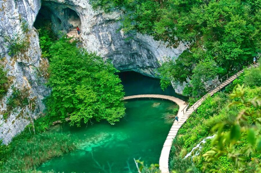 From Split: Plitvice Lakes Guided Tour with Entry Tickets - Wooden paths, waterfalls, and the 16 lakes