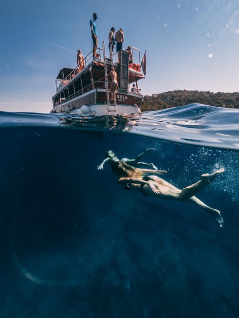 From Trogir: Blue Lagoon & Šolta Cruise with Lunch & Drinks - What the boat and crew add to the day