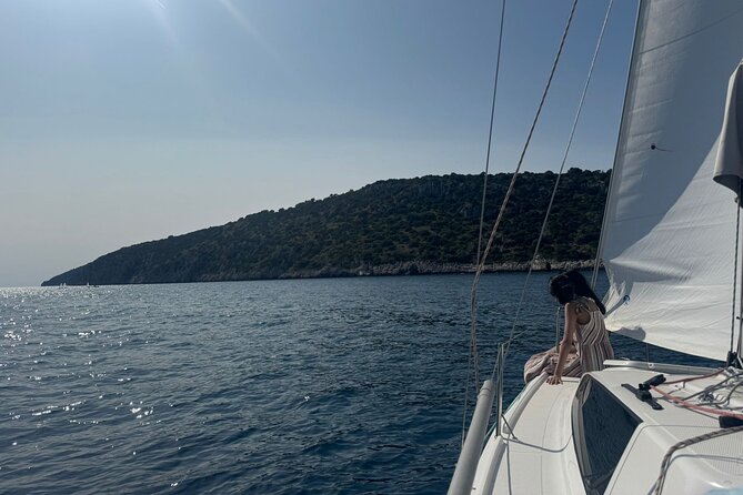 Full-Day Small-Group Dalmatian Coast Sailing Cruise from Split - Sailing, motoring, and the role of the skipper