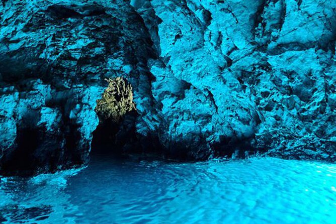 Full-Day Tour in Blue Cave and 5 Islands - All included - Stiniva Cove is a dramatic swimming pause