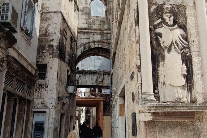 Game of Thrones and Split Highlights - Peristyle Square and the palace at street level