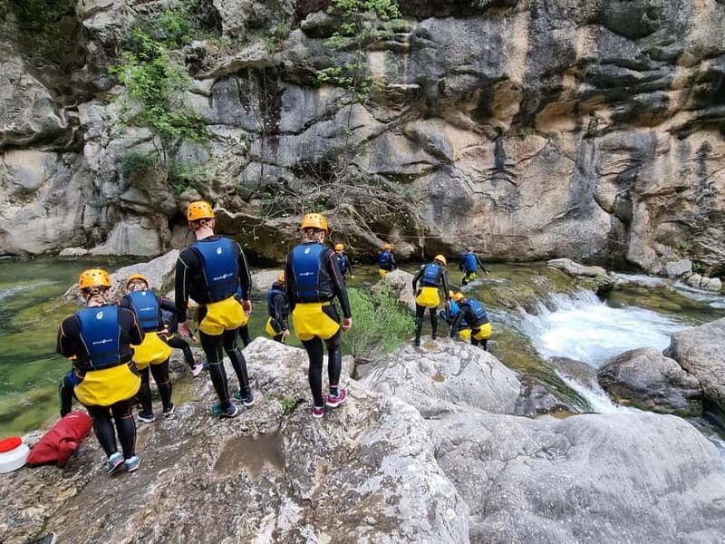 Iz Omisa/Zadvarija: Extremni Canyoning na rijeci Cetini - Choosing the extreme 55-meter descent