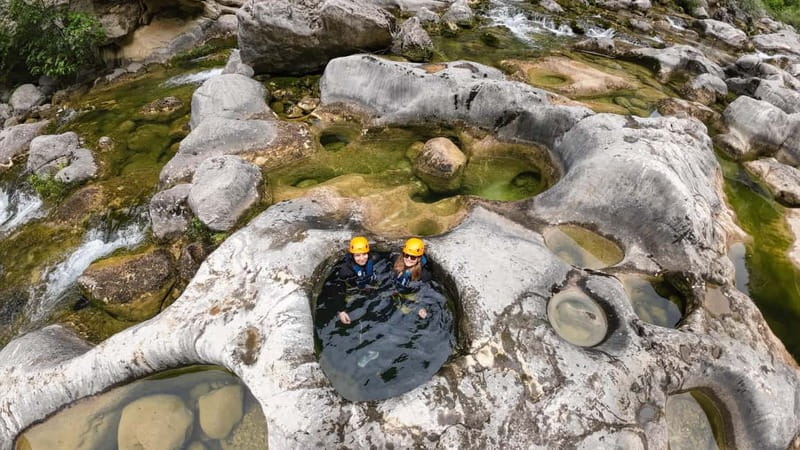 Iz Omisa/Zadvarija: Extremni Canyoning na rijeci Cetini - Getting fitted for a real canyoning outfit