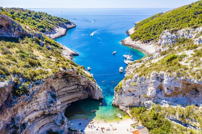 Luxury Blue Cave & 5 Islands Tour from Split - Vis and the short cave stop