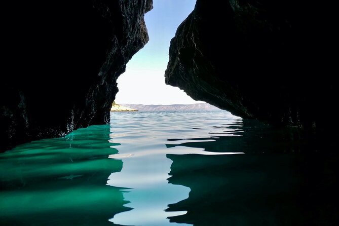 Makarska: 3-Island Speedboat Tour with Cave and Blue Lagoon - What the speedboat ride is really like
