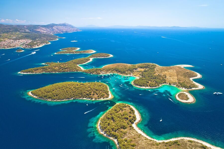 Makarska: 5-Islands Tour, Blue Cave, Vis, Hvar & Brač - Hvar Town brings old streets and lunch