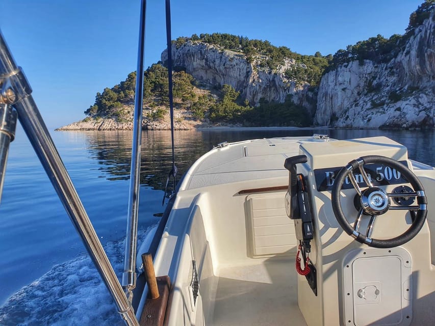 Makarska: Discover coastal area with Betina 500 - Taking the wheel from Makarska’s coast