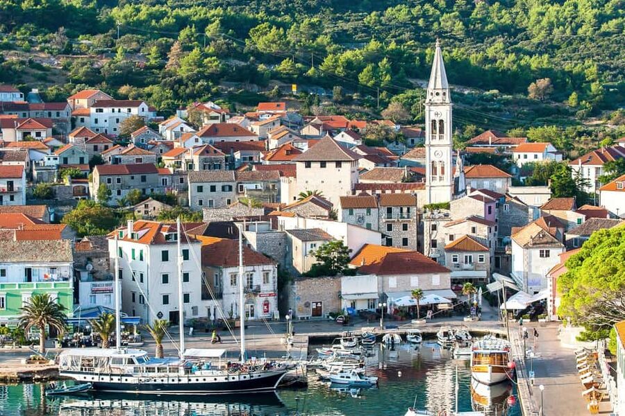 Makarska: Golden Horn Beach & Secluded Bays Speedboat Tour - What the small boat changes