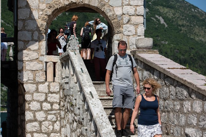Montenegro: Bay of Kotor Day Trip from Dubrovnik English -Español - Perast and the boat to Our Lady of the Rocks