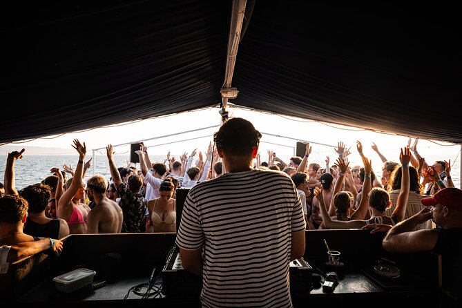 Out to Sea Split Boat Party w/ Blue Lagoon Swim, Dj & Afterparty - Bars, food, and practical comfort