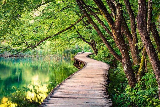 Plitvice Lakes National Park: Day Trip from Omiš - Veliki Slap: The Big Finish