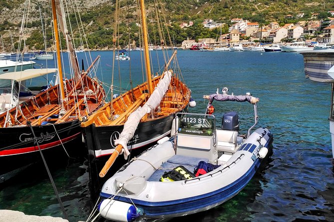Private boat tour to Blue Lagoon & 4 Islands - Nećujam adds an unusual underwater stop