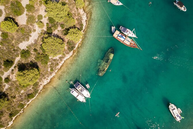 Private Boat tour to the Blue Lagoon & Solta - Swim, Snorkel, Tan and Relax! - Necujam and the shipwreck snorkeling stop