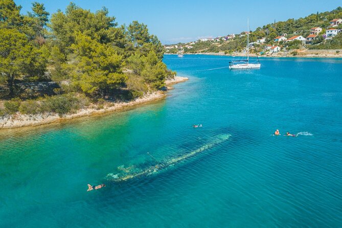 Private Boat tour to the Blue Lagoon & Solta - Swim, Snorkel, Tan and Relax! - What the private boat and skipper include