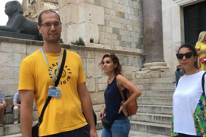 Private History and Trivia Walking Tour by a Local Guide - Finishing on Marmontova Street
