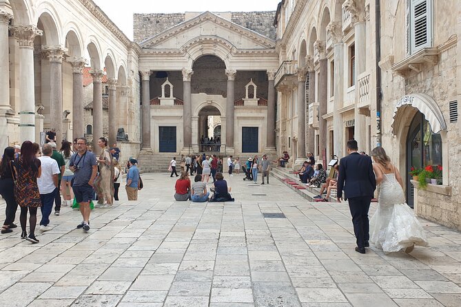 Private History Split Walking Tour in Spanish - The Palace Substructures and What They Reveal